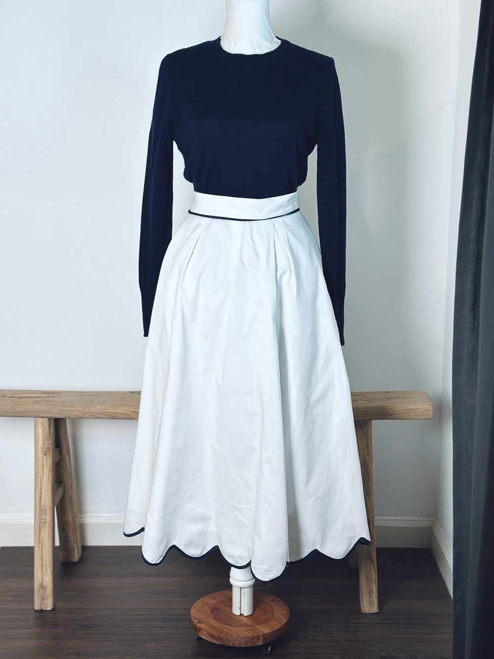 French Connection White Midi Skirt with Scalloped Hem Very good condition Size L